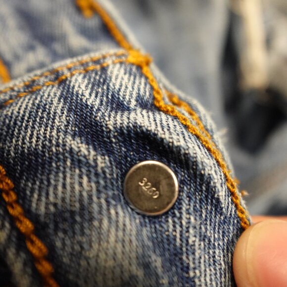 Levi’s 501 Denim Shorts Women’s 28 Light Wash Cutoff Vintage White Oak Cone - Picture 10 of 11